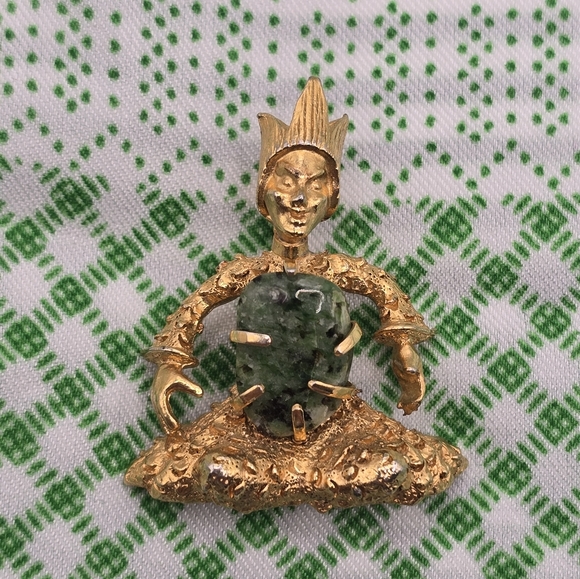 BSK Jewelry - Vintage BSK Goldtone Court Jester With Green Center Stone Brooch
